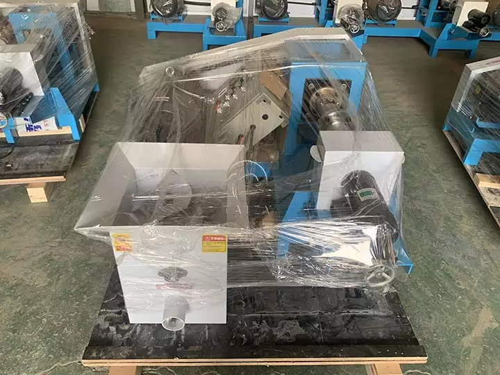 Floating fish pellet machine shipping to Angola